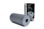 Rodillo de espuma Blackroll Pro junto a su caja de empaque original