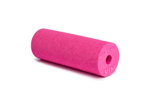 Rodillo Blackroll Mini rosado, vista frontal sobre fondo blanco