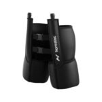 Accesorio de cadera Normatec, dos piezas de compresión unidas con correas y hebillas, sobre fondo blanco