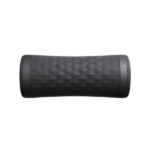 Vista frontal del foam roller Vyper 3 en posición horizontal, mostrando la textura del cilindro y los extremos negros con panel de control a cada lado