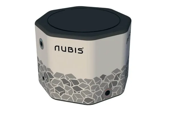 Nubis_IceBath_glavnaya-600x400 Render 3D de la Bañera Nubis Ice Bath octogonal, con tapa superior negra, base texturizada tipo piedra gris y el logo Nubis en el costado, sobre fondo blanco