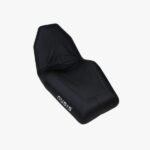 Vista en ángulo de la Silla Nubis Recovery Chair inflable negra, de forma ergonómica reclinada, con el logo Nubis en blanco en el costado, sobre fondo blanco