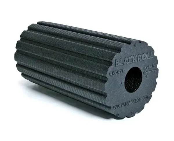 Blackroll Groove Standard negro — foam roller con surcos longitudinales, vista frontal