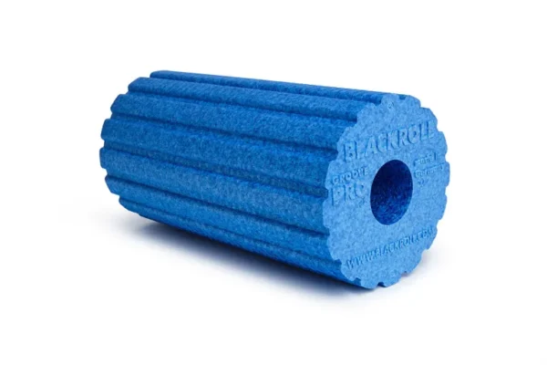 BLACKROLL_Groove_Pro_azul Blackroll Groove Pro azul — foam roller con surcos longitudinales, vista frontal