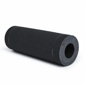 Rodillo de espuma Blackroll Slim negro, vista frontal sobre fondo blanco