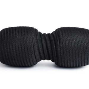 Blackroll Twin visto de frente, rodillo negro con textura acanalada y canal central angosto