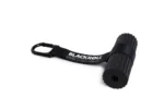Blackroll Hook visto de perfil, anclaje negro con mosquetón y correa con logo BLACKROLL