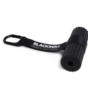 Blackroll Hook visto de perfil, anclaje negro con mosquetón y correa con logo BLACKROLL