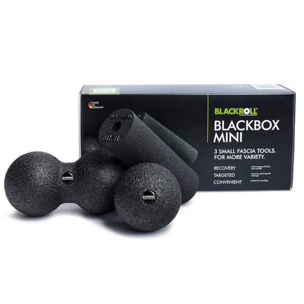 Kit Blackroll BlackBox Mini junto a su caja de empaque, con el texto 3 Small Fascia Tools for More Variety y las palabras Recovery, Targeted, Convenient
