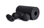 Kit Blackroll BlackBox Set completo en negro: rodillo Standard, rodillo Mini, Ball 08 y Duoball 08, vista frontal sobre fondo blanco