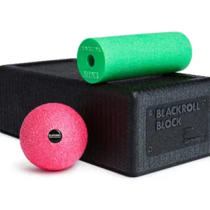 Blackroll Block Set: bloque negro con rodillo Mini verde encima y Ball 08 rosada al lado