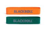 Dos Loop Band Blackroll, naranja y verde, extendidas mostrando el logo de la marca