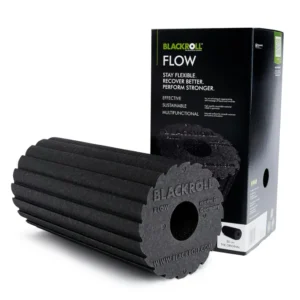 Rodillo Blackroll Flow negro junto a su caja de empaque original