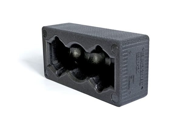 Blackroll Block visto desde la base, mostrando el compartimento hueco donde se pueden guardar el rodillo Mini o la Ball 08
