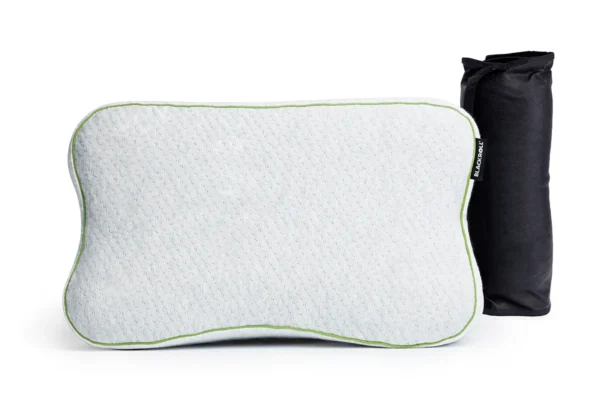 Blackroll Recovery Pillow junto a su bolso de viaje negro con cordón