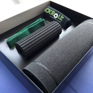 Contenido del kit Running Box dentro de su caja: Mini Flow verde, rodillo Slim gris y bolso de tela